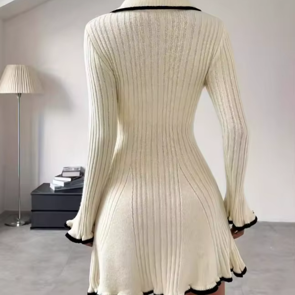 Lane - Strickkleid mit ausgestellten Ärmeln