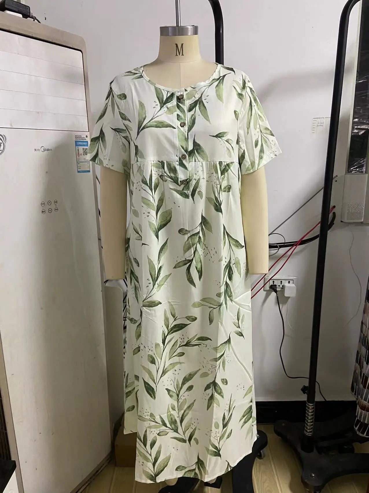 Bezauberndes, bequemes und dehnbares Kleid mit Blumenmuster - ELINE