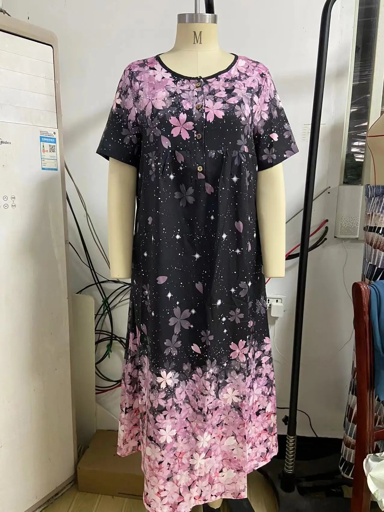 Bezauberndes, bequemes und dehnbares Kleid mit Blumenmuster - ELINE